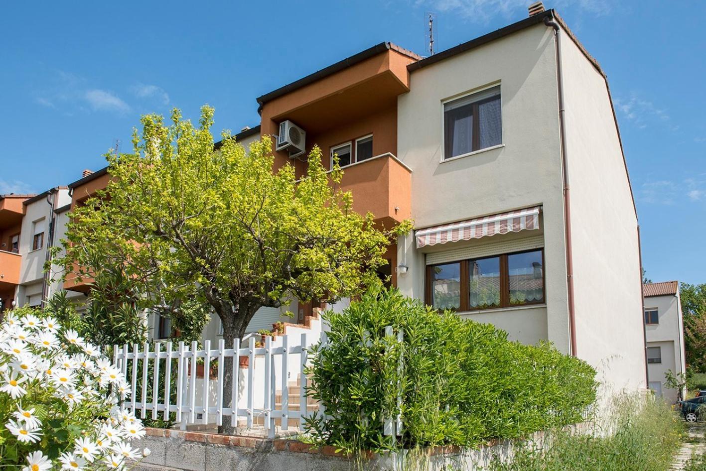Borgo San Lorenzo Sirolo Bagian luar foto